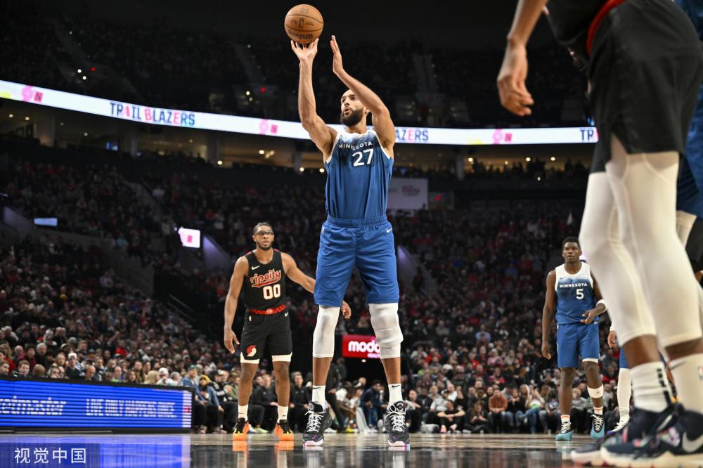 现出强大的 现出强大的