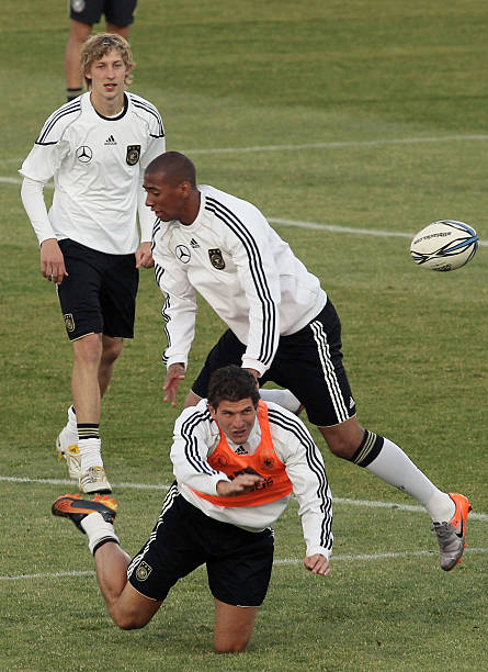 歧视感到震 歧视感到震